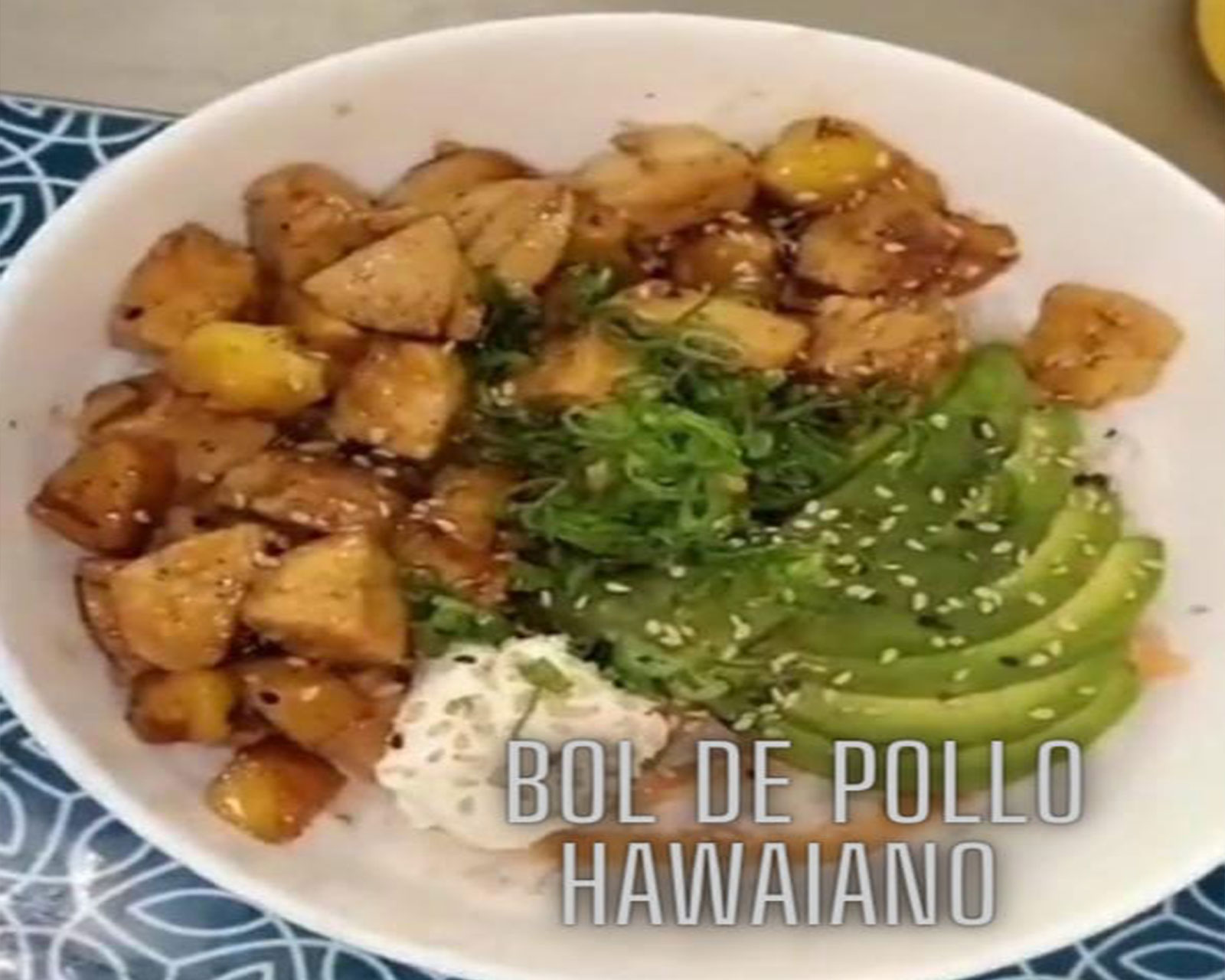 45.- Bol Pollo Hawaiano